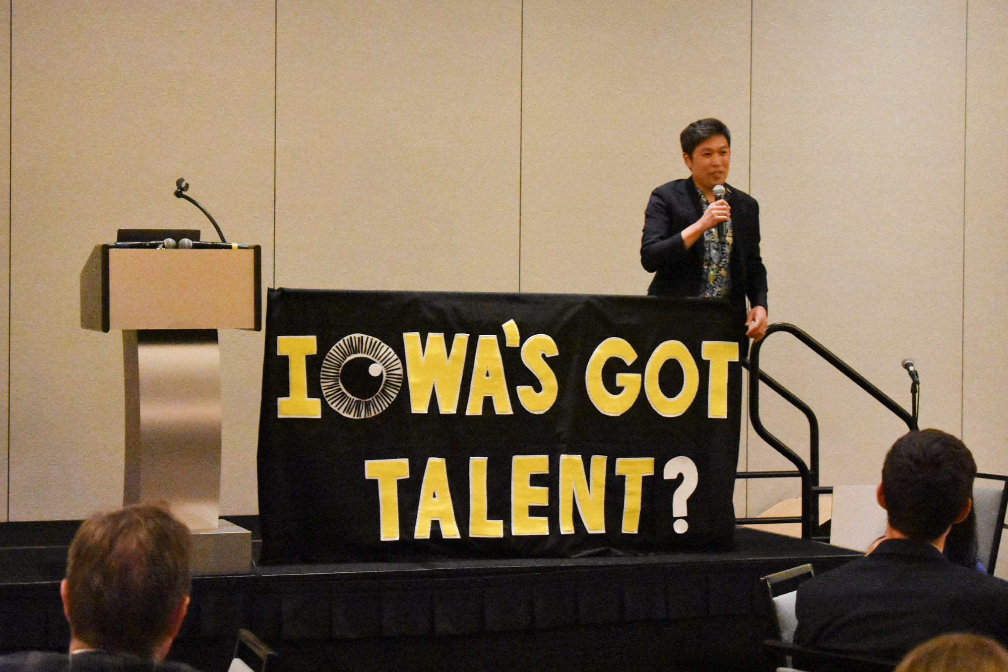 Dr. Ian Han hosts "Iowa's Got Talent" at the Friday Banquet, Iowa Eye Annual Meeting and Alumni Reunion