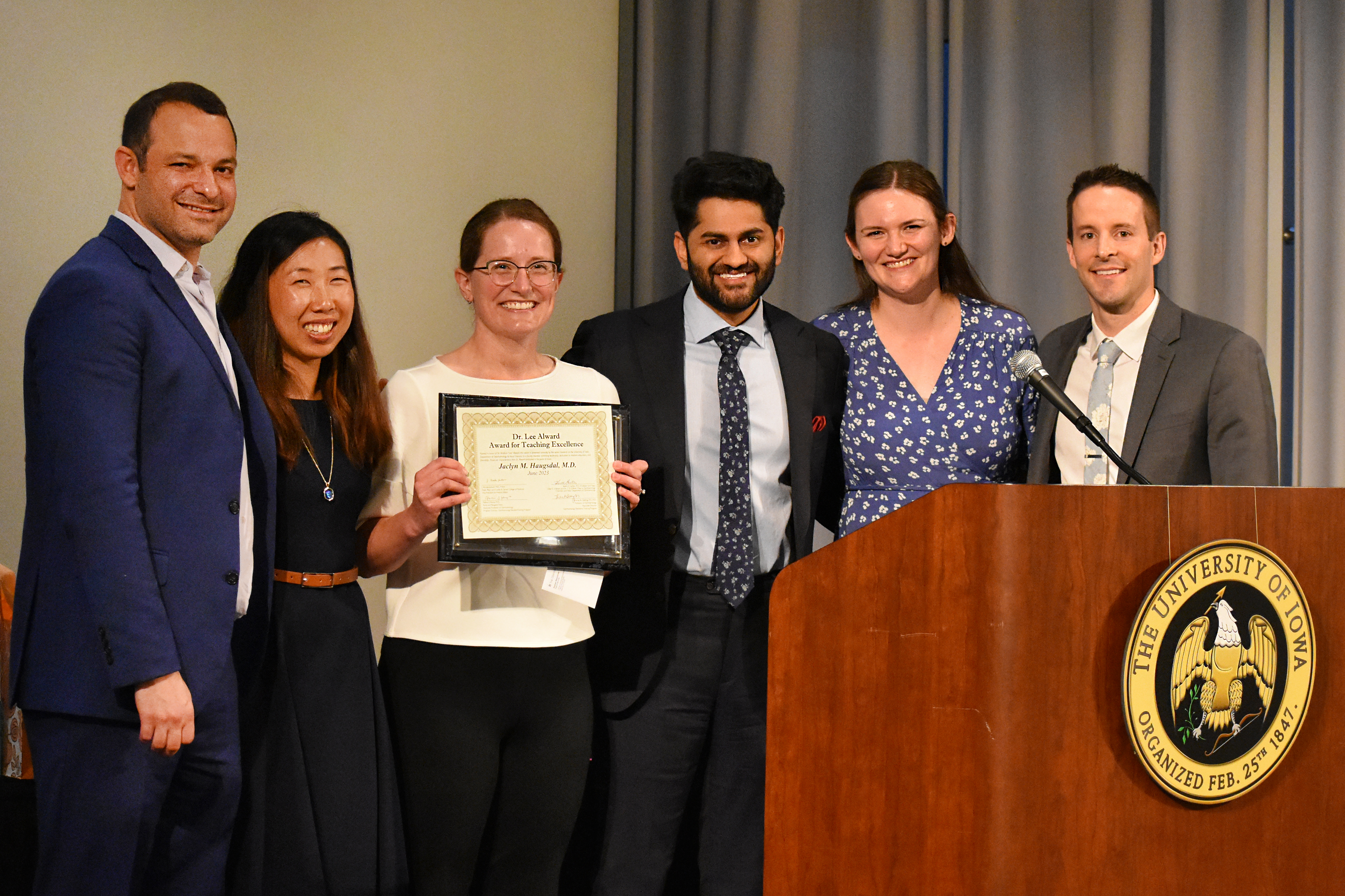 The Chief Residents presented Dr. Jaclyn Haugsdal with the inaugural "Dr. Lee Alward Award for Teaching Excellence" at the 2023 Graduation Ceremony