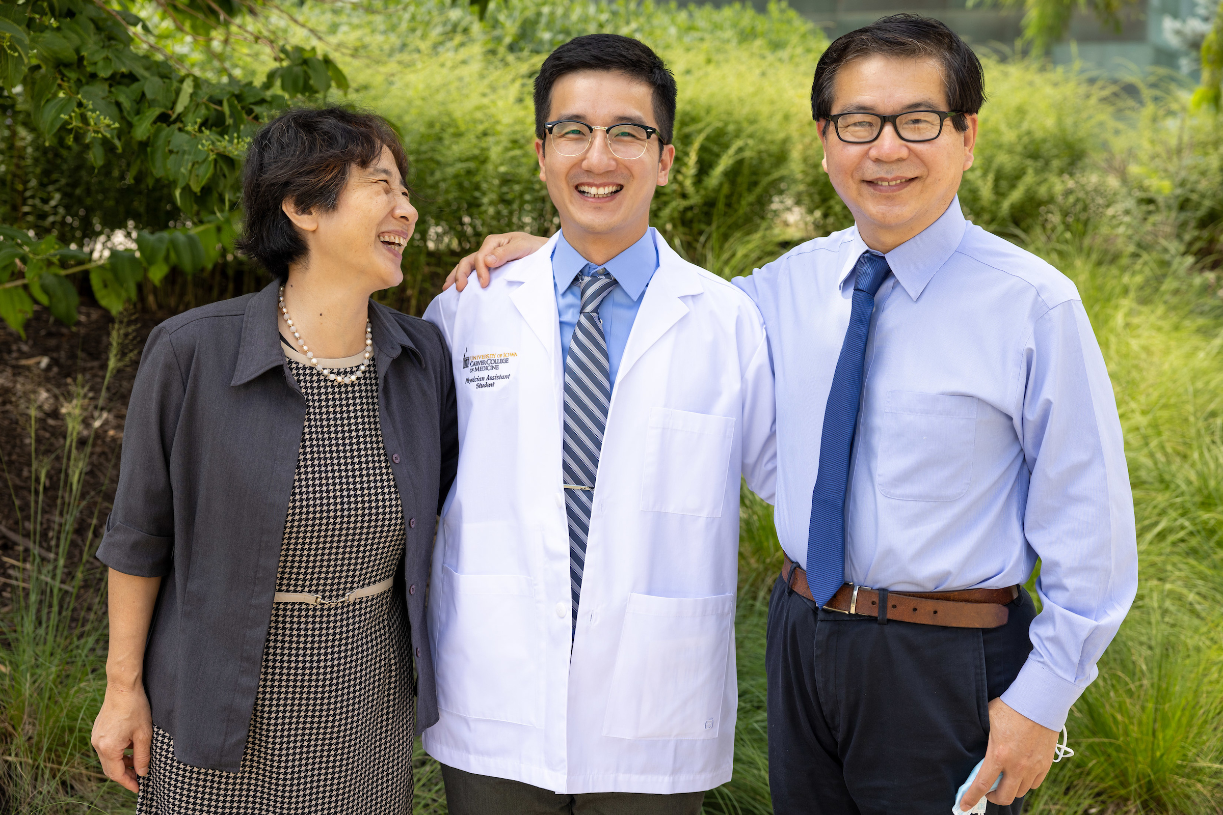 Student George Li stands between his parents, Chunxin Wang and Zhenbo (James) Li, at the at the UI PA Program White Coat Ceremony on August 5, 2022.
