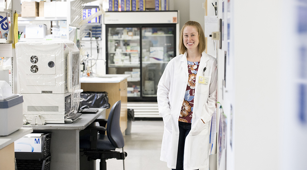 Laura Rogers in lab