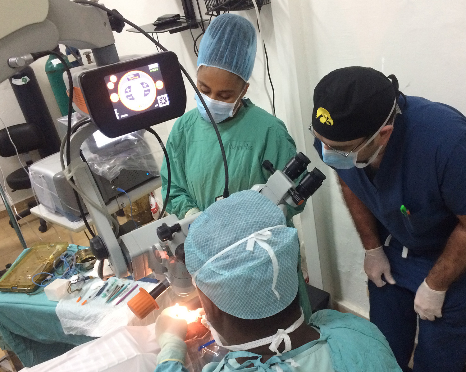 UI ophthalmologist providing global care