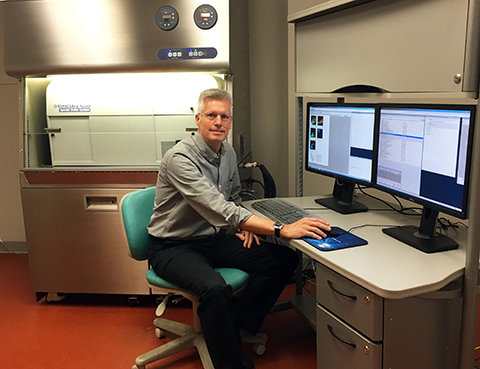 Justin Fishbaugh, Flow Cytometry Facility Technical Director, with the new Becton Dickinson FACSAria Fusion Cell Sorter