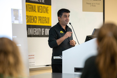 Manish Suneja, MD, speaks in front of Internal Medicine residents in June 2023
