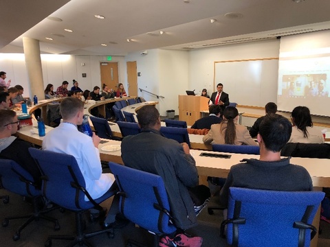 Fredy Quevedo talks to medical students